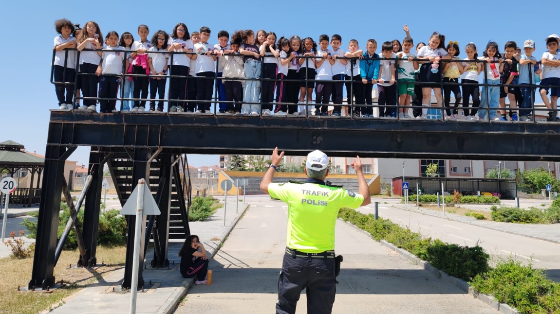 Minik Öğrencilerimiz Trafik Bilinci Kazanıyor